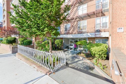 4s-67-50 Thornton Pl, Forest Hills, NY, 11375-4173 | Card Image
