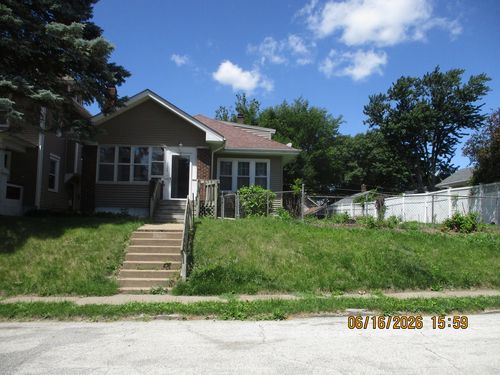 2624 Leclaire St, Davenport, IA, 52803-1833 | Card Image