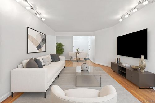 2g-67-25 Clyde Street, New York, NY, 11375 | Card Image