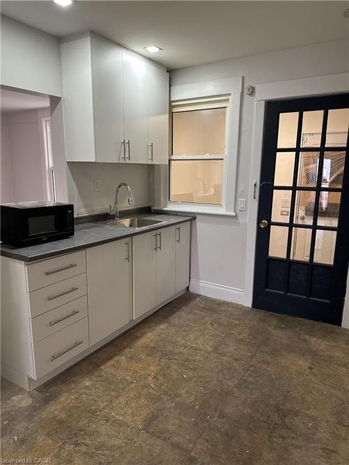 31 Mckinstry St, Hamilton, ON, L8L6C2 | Card Image