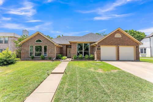 507 Aurora Dr, Euless, TX, 76039-2063 | Card Image