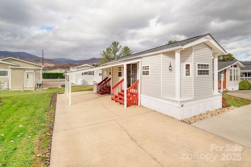 52 Strollers Ln, Waynesville, NC, 28785-7655 | Card Image