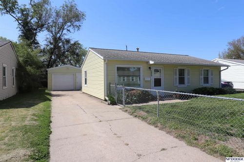 1009 Hiatt St, Carter Lake, IA, 51510-1216 | Card Image
