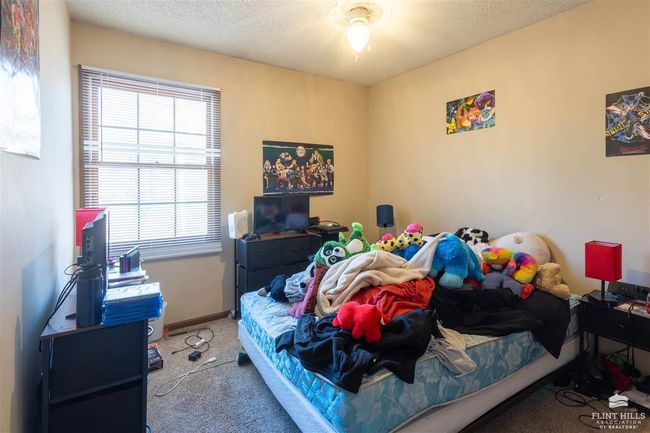 2556 Candlecrest Cir, Condo with 5 bedrooms, 3 bathrooms and null parking in Manhattan KS | Image 12