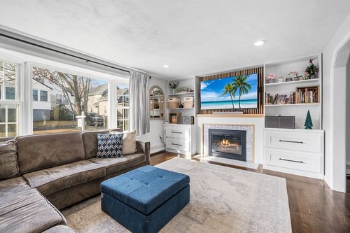 26 Berlin Ave, Milton, MA, 02186-5103 | Card Image