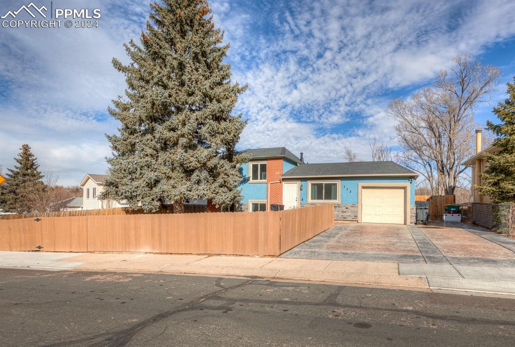Longfellow Dr, Colorado Springs, CO 80910