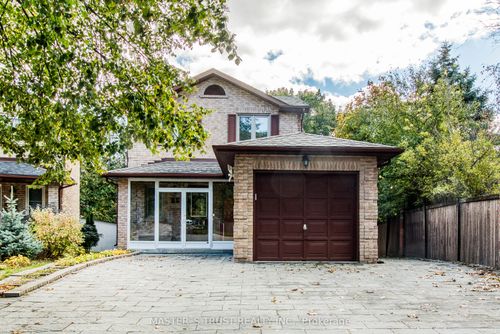 20 Valhalla Crt, Aurora, ON, L4G5W3 | Card Image