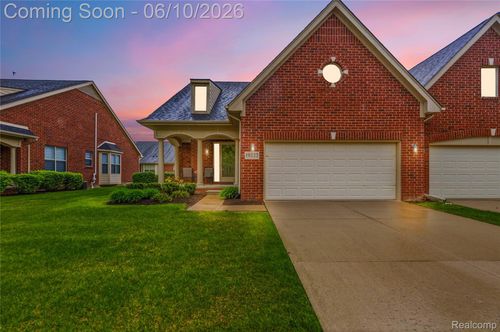 70-19322 Linwood Dr, Clinton Township, MI, 48038-4994 | Card Image
