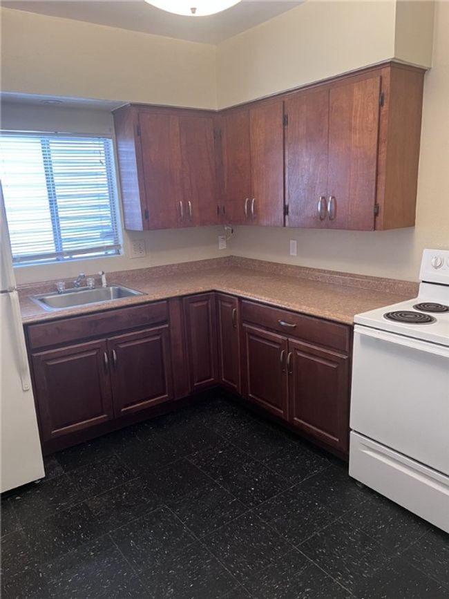 Kitchen | Image 12