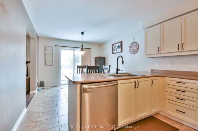 212 Maplewood Dr, House other with 3 bedrooms, 3 bathrooms and 4 parking in Angus ON | Image 13