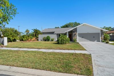 7395 Rosetree Place E, House other with 3 bedrooms, 2 bathrooms and null parking in Seminole FL | Image 2