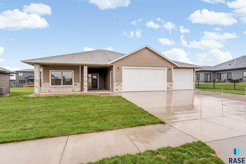 5406 W Colonial Ct Court, Sioux Falls, SD, 57107 | Card Image
