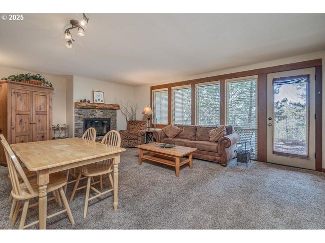 18575 Sw Century Dr, Condo with 1 bedrooms, 1 bathrooms and null parking in Bend OR | Image 6