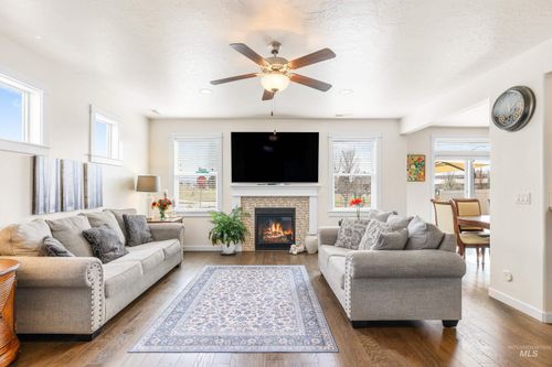 16 N Caracaras Way, Eagle, ID, 83616-7359 | Card Image