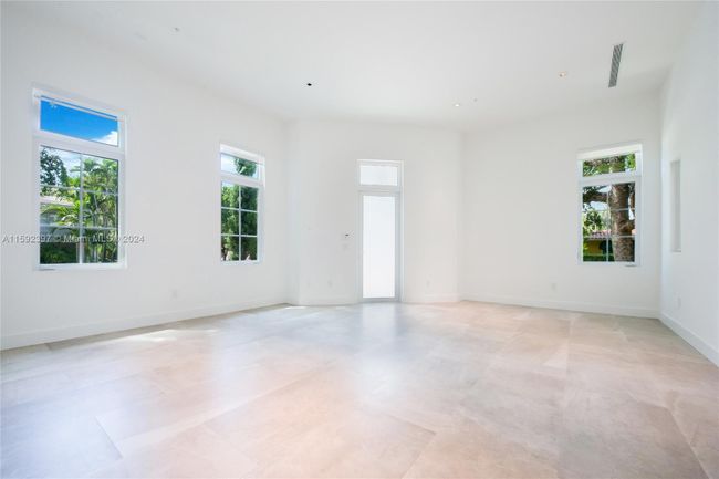 649 Santander Ave, Townhouse with 3 bedrooms, 3 bathrooms and null parking in Coral Gables FL | Image 14