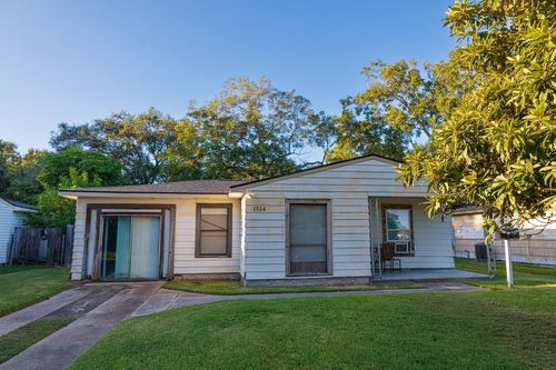 1514 1st Ave N, Texas City, TX, 77590-8433 | Card Image