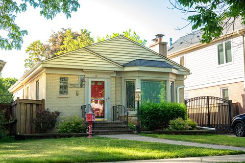 7027 N Mankato Ave, Chicago, IL, 60646-1115 | Card Image