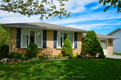 63 Grayview Dr, Markdale, ON, N0C1H0 | Card Image