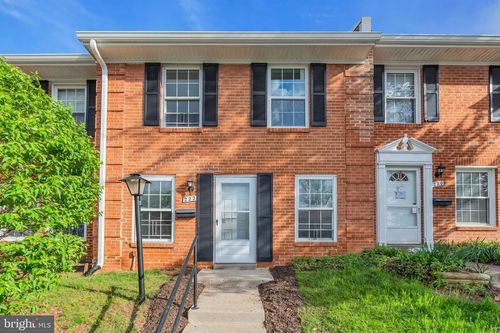 222 N Auburn Dr, Sterling, VA, 20164-5410 | Card Image