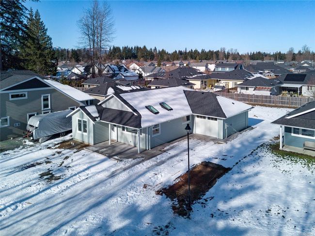 2876 Carlisle Lane, House other with 3 bedrooms, 2 bathrooms and 4 parking in Cumberland BC | Image 39