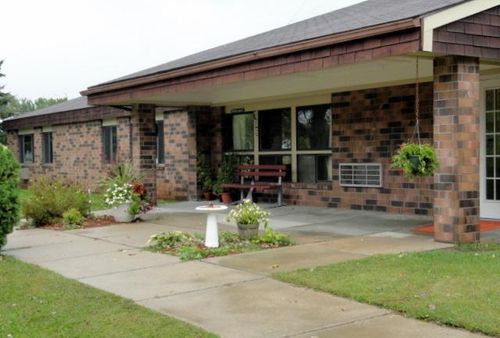 109 4th Ave N, Parkers Prairie, MN, 56361-4943 | Card Image