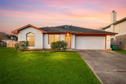 1530 Hunter Green Ln, Fresno, TX, 77545-9576 | Card Image