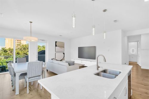 305-644 3rd Ave S, St Petersburg, FL, 33701-4121 | Card Image