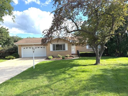 2323 Carriage Ln, Lindenhurst, IL, 60046-8889 | Card Image