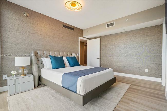 APT-803 - 185 Sw 7 Th St, Condo with 2 bedrooms, 3 bathrooms and null parking in Miami FL | Image 17