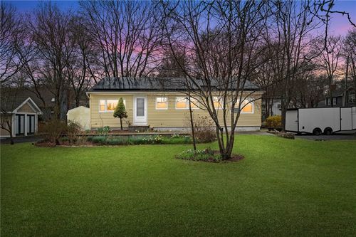 1737 Wampanoag Trl, Barrington, RI, 02806-1717 | Card Image