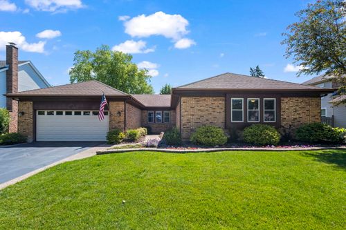4017 N Walnut Ave, Arlington Heights, IL, 60004-1361 | Card Image