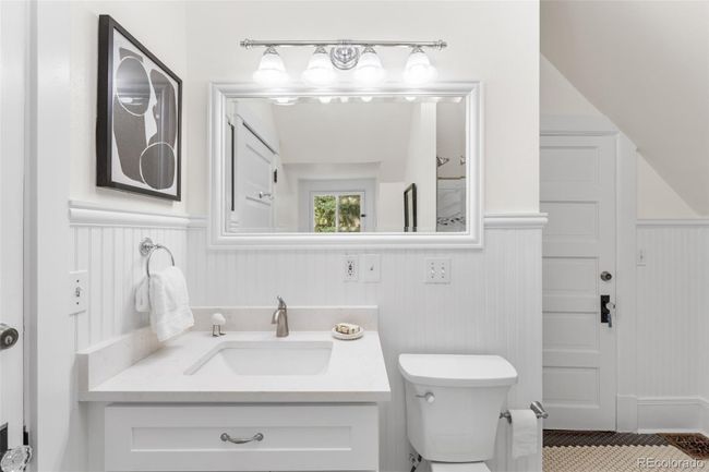 Upstairs full bath 2 | Image 32