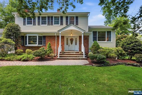 20 Coachman Ct, Berkeley Heights, NJ, 07922-1601 | Card Image