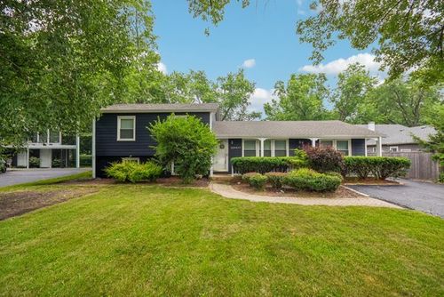 26W473 Parkway Dr, Winfield, IL, 60190-1161 | Card Image