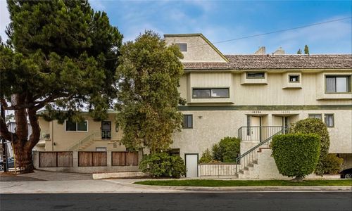 18204 Kingsdale Ave, Redondo Beach, CA, 90278-4632 | Card Image