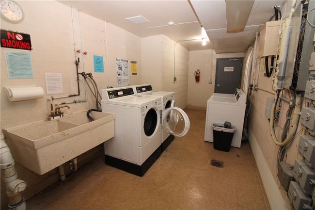 5079 Sanlin Dr, Condo with 1 bedrooms, 1 bathrooms and null parking in Coraopolis PA | Image 11