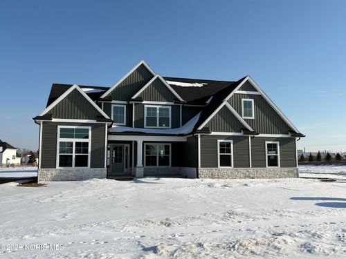 11 Hawthorne Xing, Perrysburg, OH, 43551-6808 | Card Image