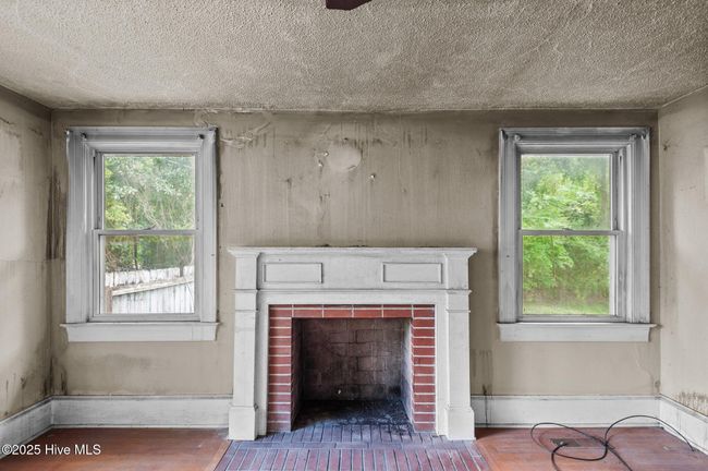 Wood burning fireplace | Image 7