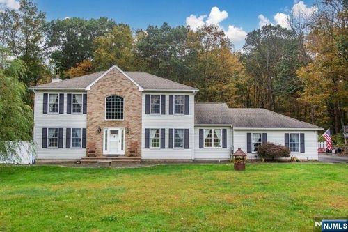 106 Henderson Rd, Stockholm, NJ, 07460-1708 | Card Image