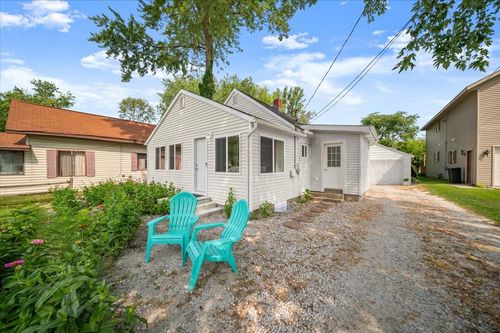 104 Lakeshore Blvd, Norton Shores, MI, 49444-3819 | Card Image