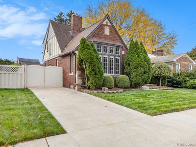 1033 Winchester Avenue, Home with 2 bedrooms, 1 bathrooms and null parking in Lincoln Park MI | Image 3