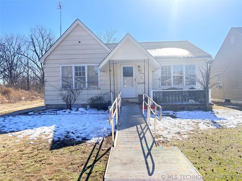 909 W Ragan St, Henryetta, OK, 74437-5026 | Card Image