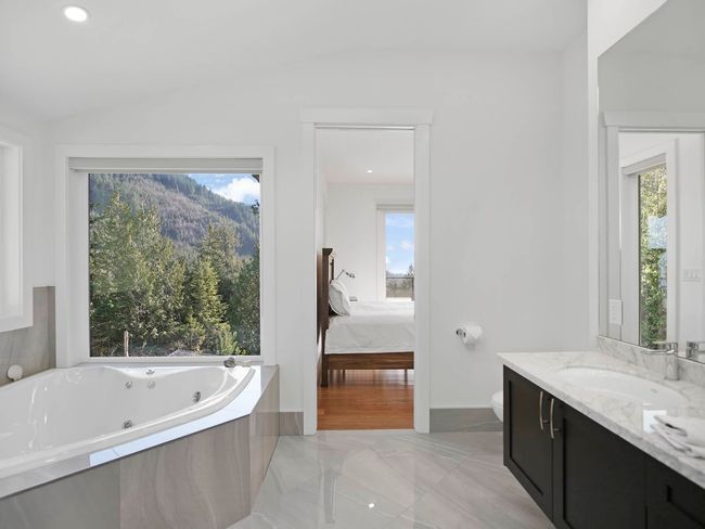 1024 Goat Ridge Drive, House other with 7 bedrooms, 4 bathrooms and 6 parking in Squamish BC | Image 30