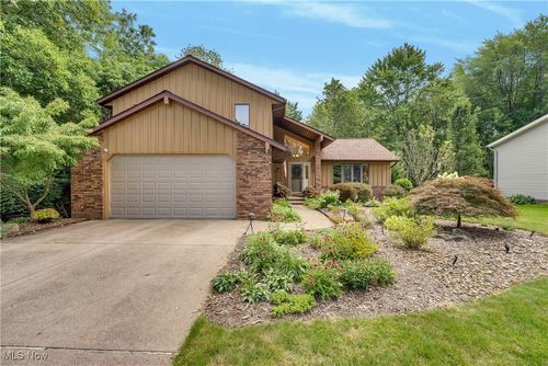 6235 Sunnywood Dr, Solon, OH, 44139-3054 | Card Image