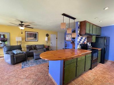 2 - Groton Way, Condo with 3 bedrooms, 2 bathrooms and 1 parking in San Diego CA | Image 2