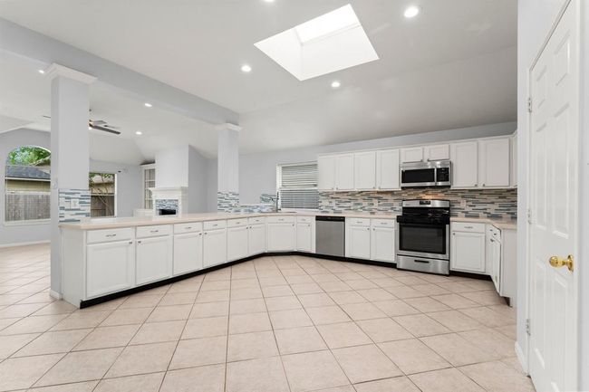 1030 Evandale Ln, House other with 4 bedrooms, 2 bathrooms and 2 parking in Sugar Land TX | Image 11