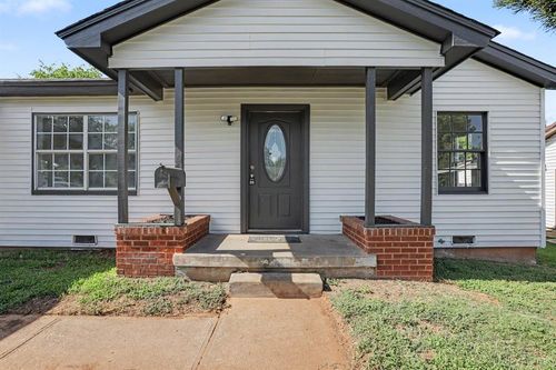 605 Lions Park Pl, Midwest City, OK, 73110-8133 | Card Image