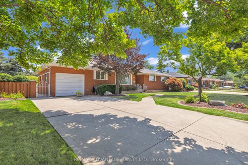2360 Leonard Rd, Windsor, ON, N8W4L7 | Card Image