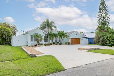 728 Sw Avens Street, House other with 4 bedrooms, 2 bathrooms and 2 parking in Port Saint Lucie FL | Image 1