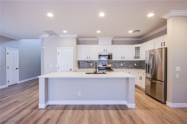 8026 Sunset Creek St, House other with 3 bedrooms, 3 bathrooms and null parking in Las Vegas NV | Image 8
